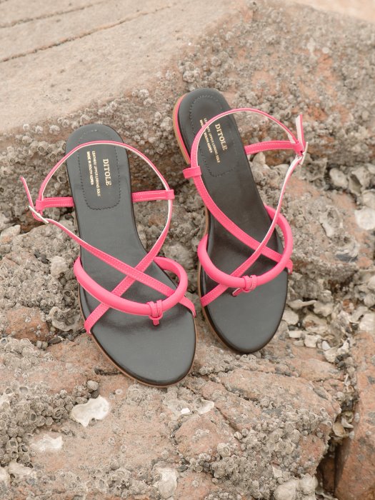 poppy tong sandals Hot Pink