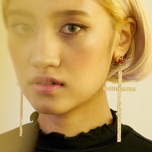 The Cross La Reine earrings