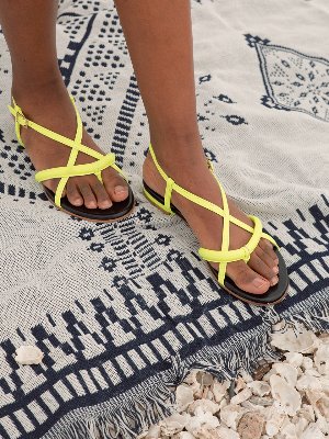poppy tong sandals Neon yellow